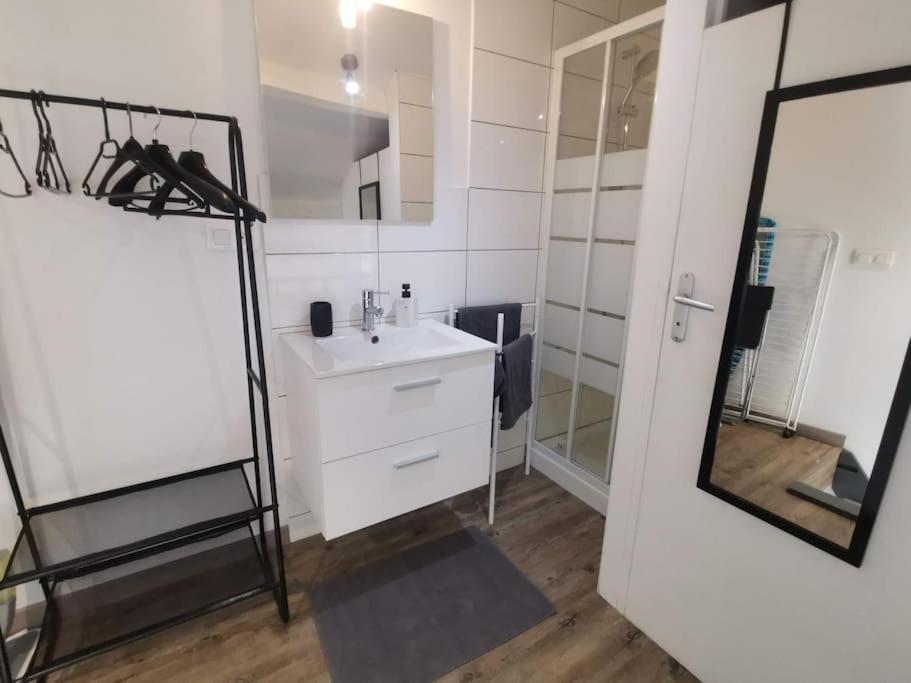 Appartement Esprit Cocooning -Proche Centre- à Toulon Extérieur photo